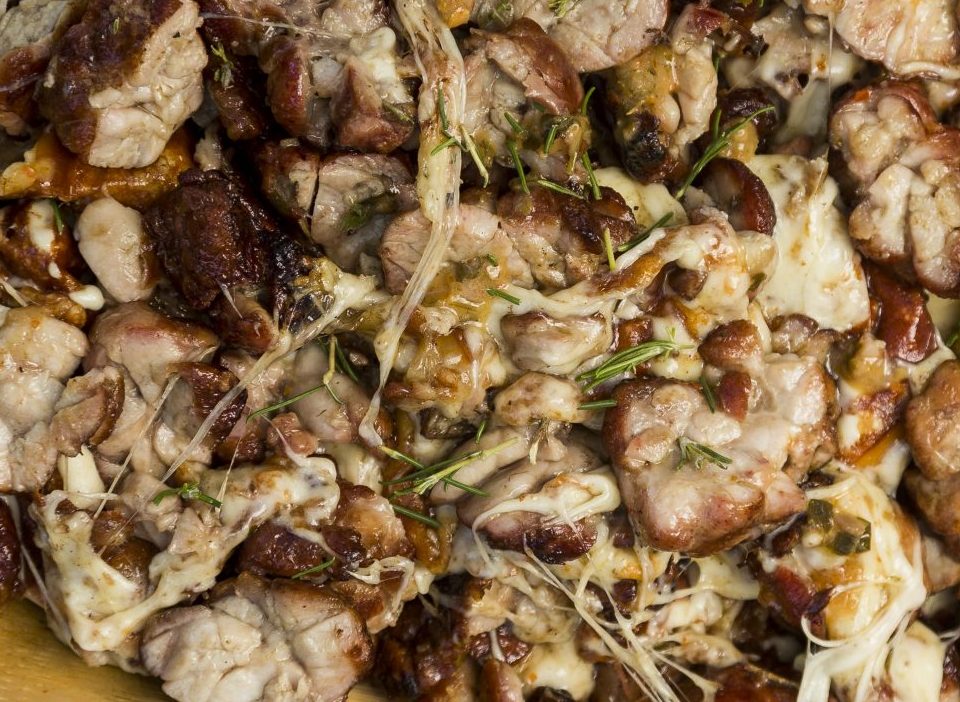 MOLLEJAS, ROMERO, PROVOLETA Y SALSA DE AJO