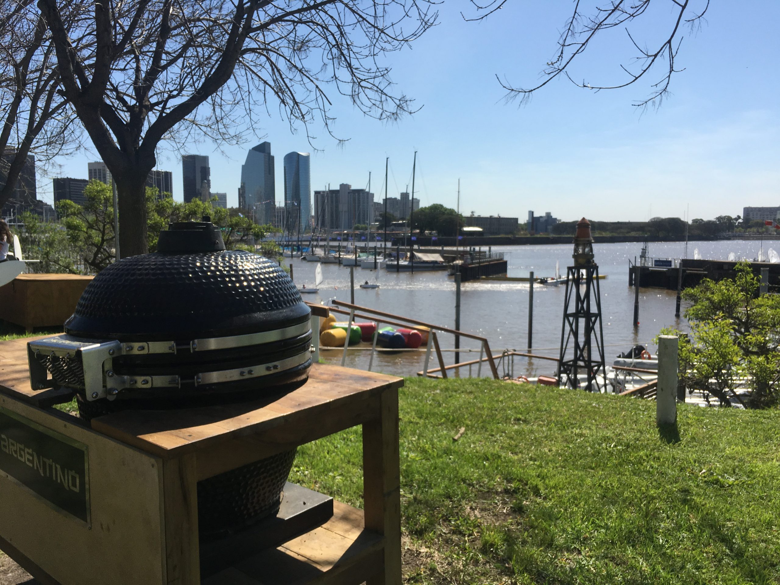 Primer Restaurante en Utilizar Kamado Argentino en Patagonia
